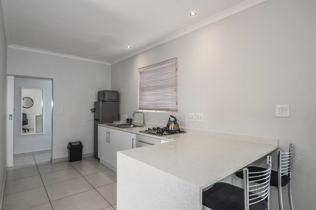 Wifi & Solar At On Morgenster Apartment *